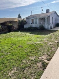 Building Photo - 379 E 16th St