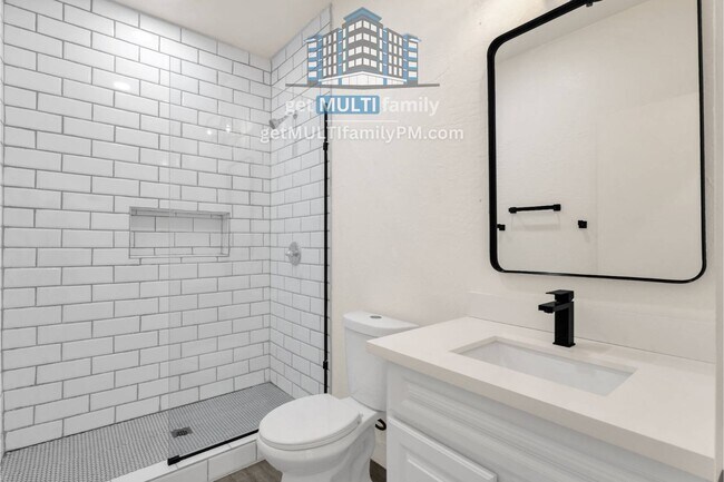 Building Photo - 1006 E Pasadena Ave