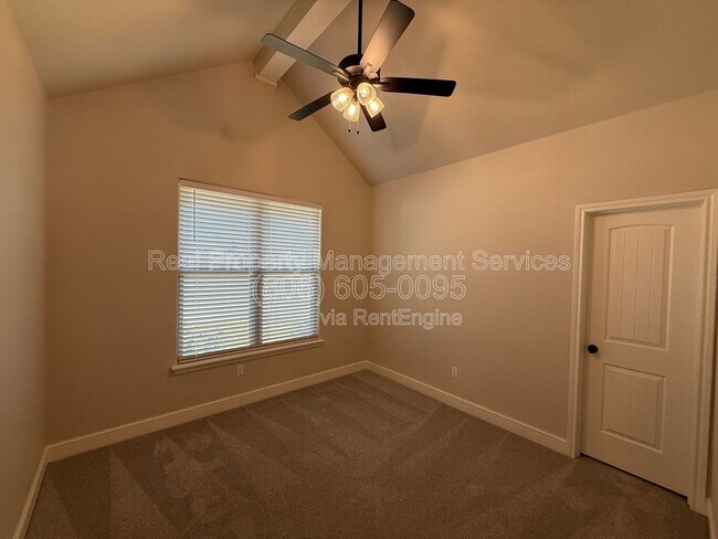 Building Photo - 801 N 5th St