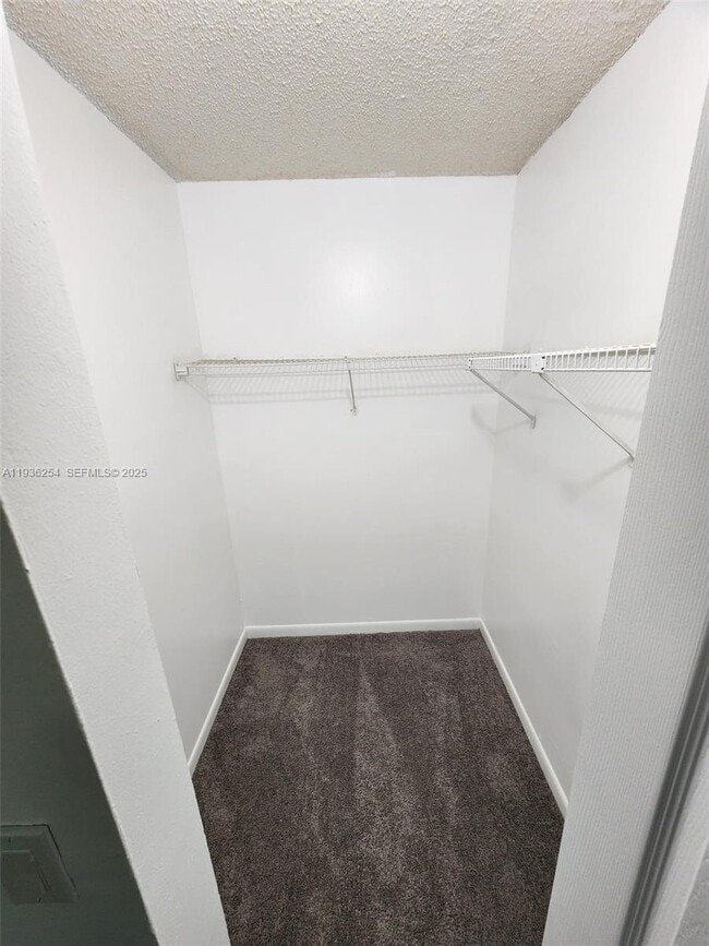 Building Photo - 609 S State Rd 7