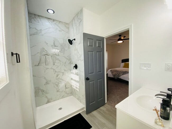 Building Photo - 326 2nd Ave