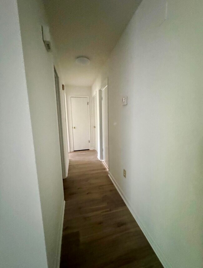 Building Photo - 511 Maple Ave