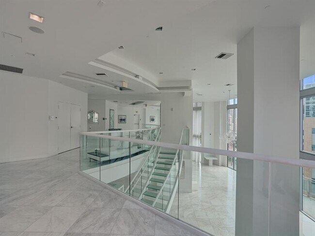 Building Photo - 350 S Miami Ave