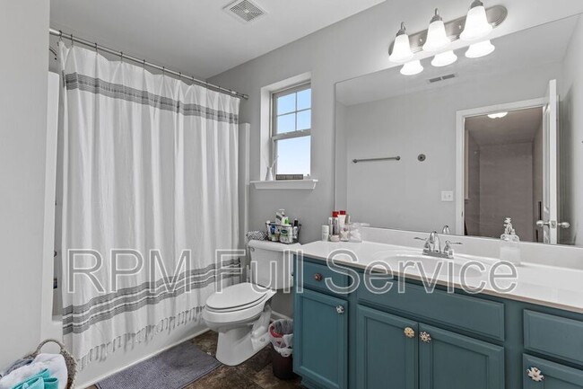 Building Photo - 3213 Mapleside Ln