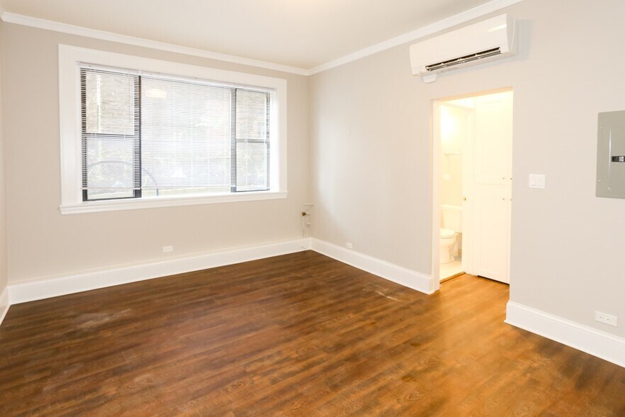 Building Photo - 817 W Lakeside Pl