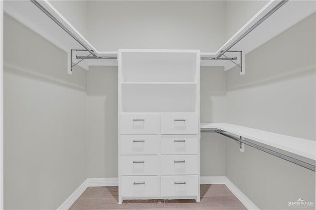 Building Photo - 8 Makayla Dr