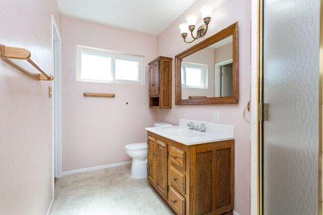 Building Photo - Large Traditional Home in La Mesa!