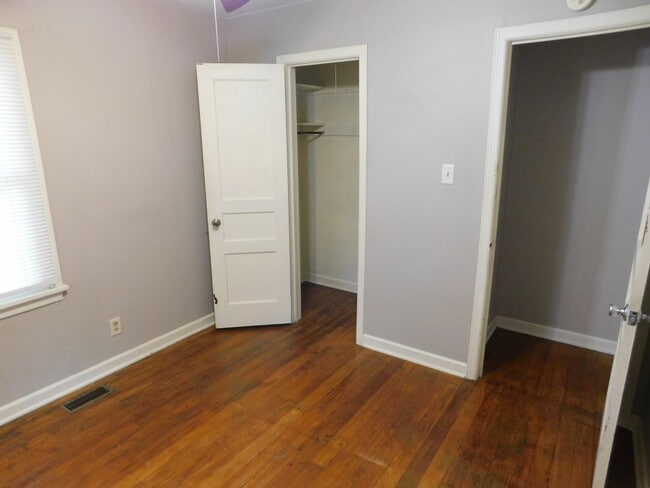 Building Photo - Very nice 3 bedroom/1 bath in El Dorado!