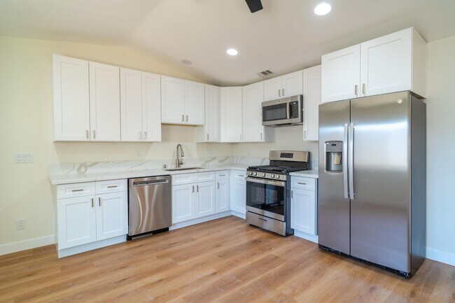 Building Photo - 6406 Shane Pl