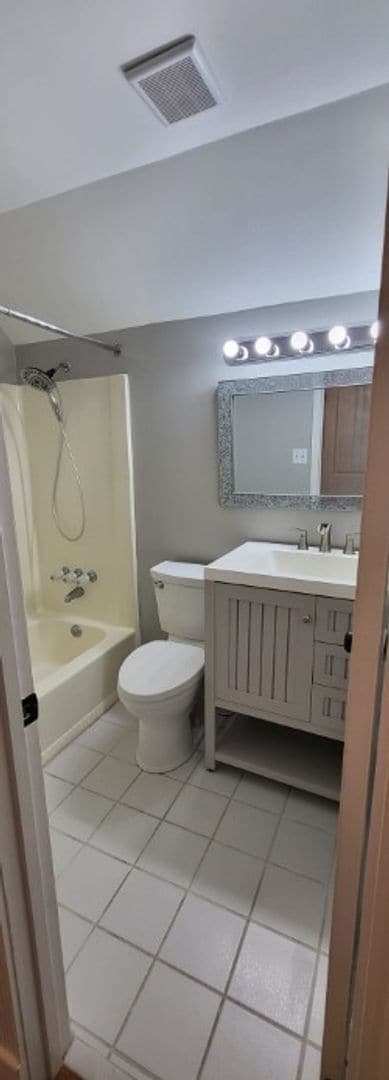 Building Photo - Home on Corner lot in Wood Valley