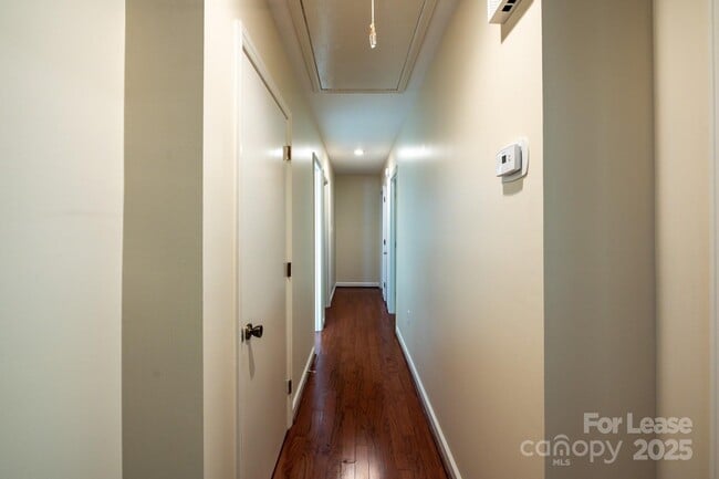 Building Photo - 901 Winter Wood Dr