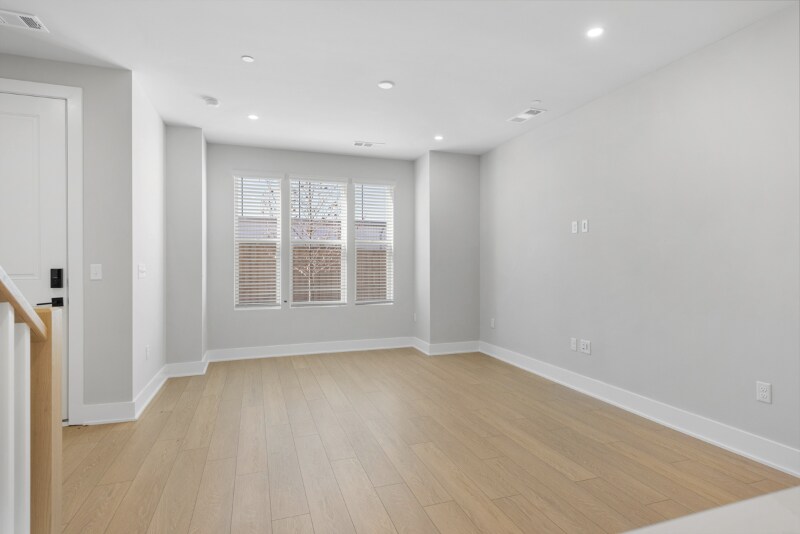 Building Photo - 814 42nd Ave N