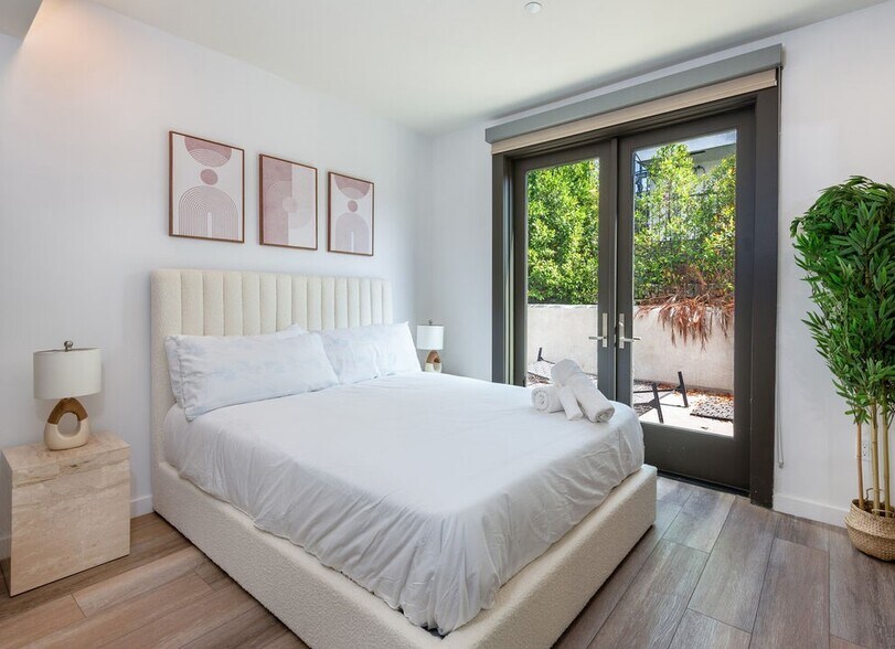 Building Photo - 1070 S Bedford St