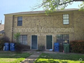 Building Photo - 911 Lancelot Cir