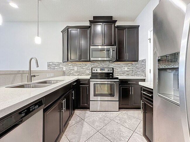 Building Photo - Spacious Townhome for Rent in Tapestry