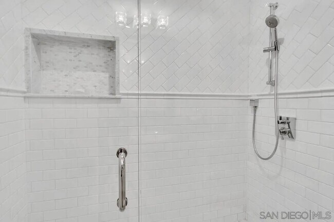 Building Photo - 914 B Ave