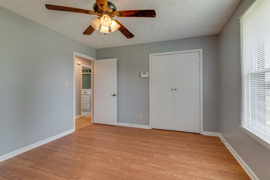 Building Photo - 323 Carter Rd