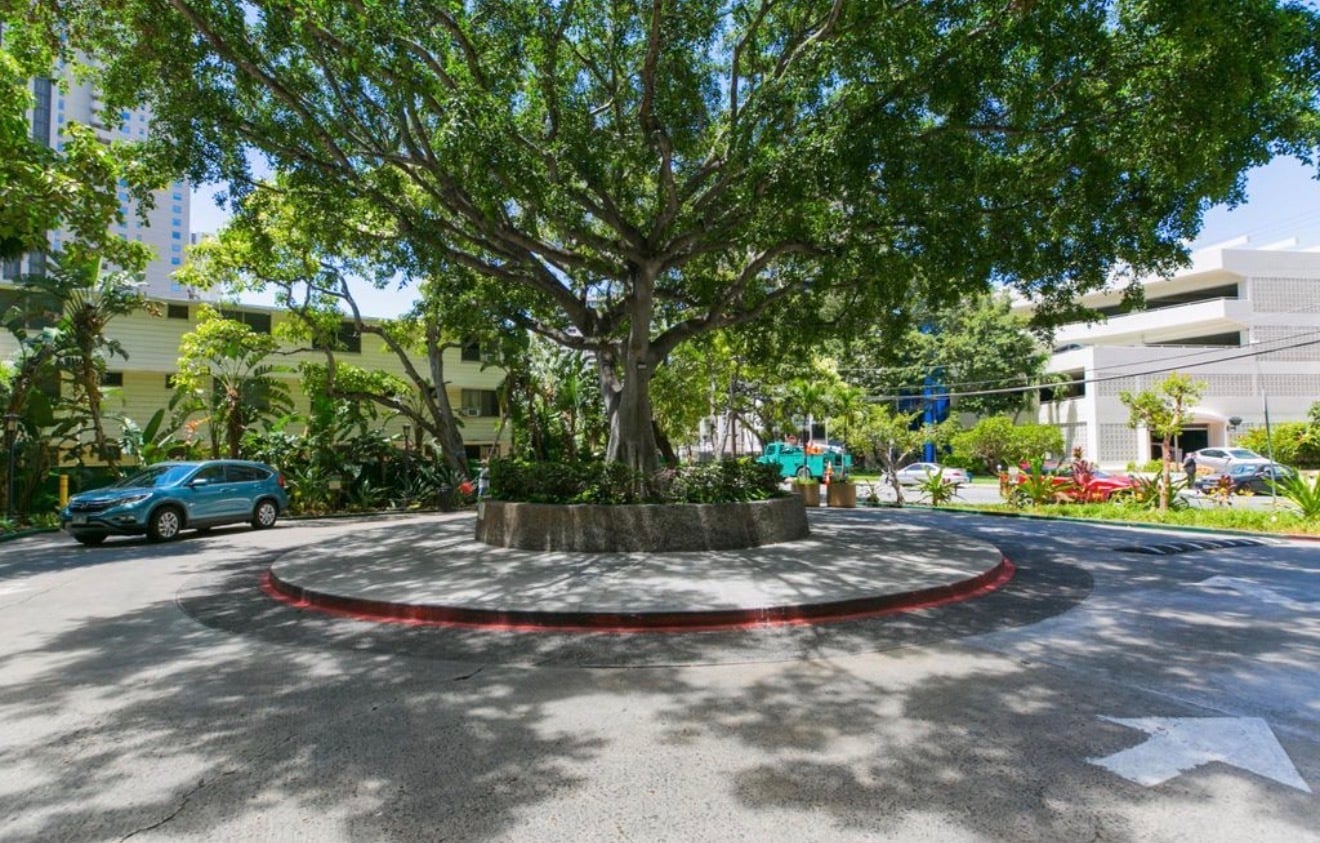 Building Photo - 411 Hobron Ln