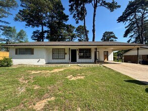 Building Photo - CHARMING UPDATED HOME IN MCRARY'S SOUTHERN HILLS