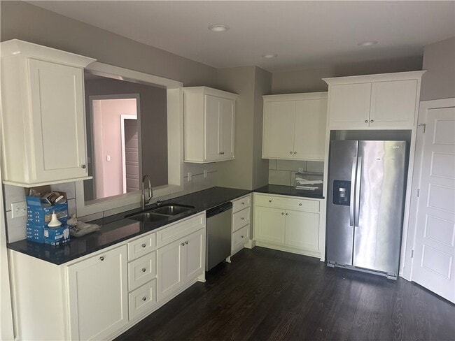 Building Photo - 2055 E Peppervine Dr