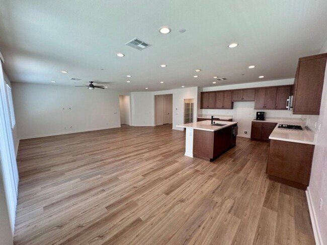 Building Photo - COMING SOON! Beautiful 4 bedroom Single St...