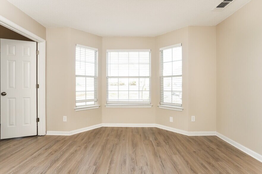 Building Photo - 2244 Waters Run