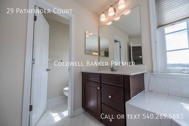 Building Photo - 29 Pathfinder Ct