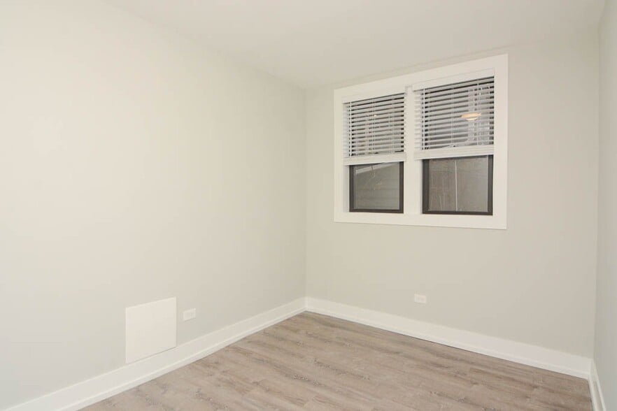 Building Photo - 1133 Maple Ave