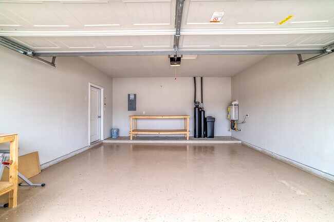 Building Photo - 101 Red Cedar Ct