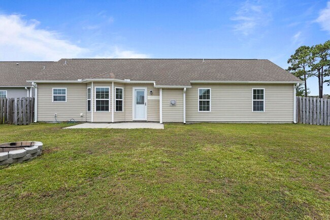 Building Photo - House with Fenced Back Yard Available!