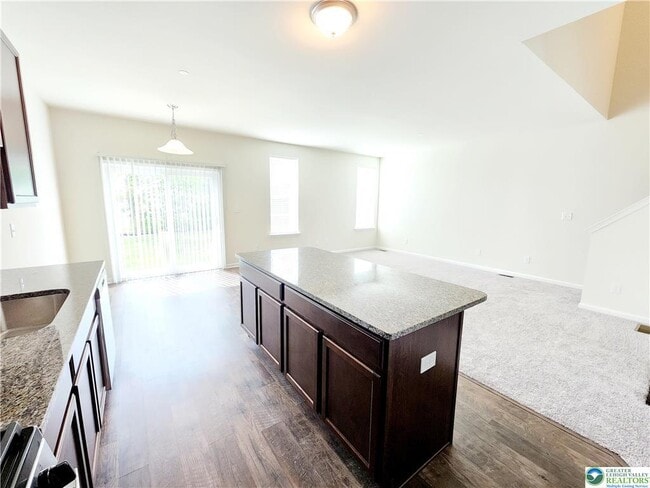 Building Photo - 422 Gray Feather Way