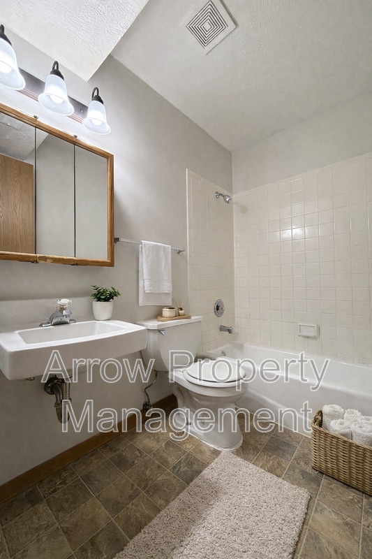 Building Photo - 1421 D St