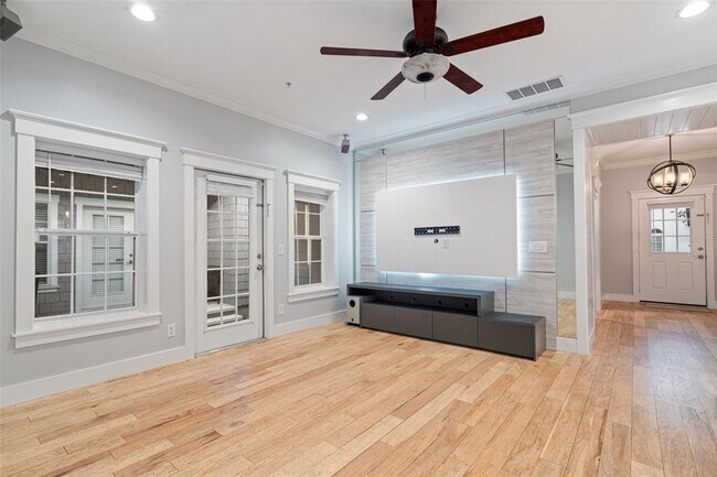 Building Photo - 5362 Chatas Ln