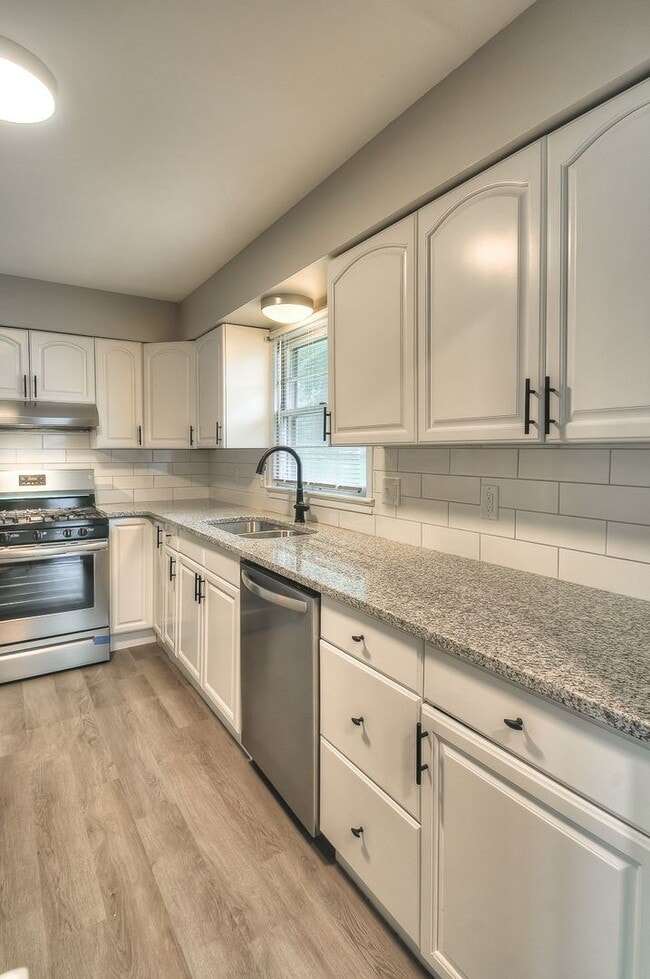 Building Photo - 5415 Poppleton Ave