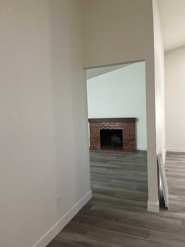 Building Photo - "Charming 4-Bedroom Coastal Retreat with 2 Baths"