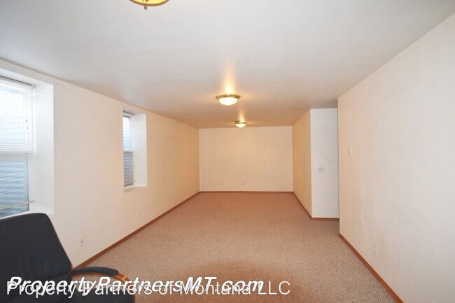 Building Photo - 204 Show Pl