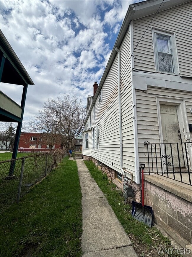 Building Photo - 510 6th St