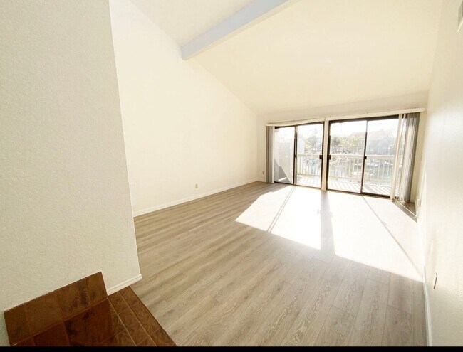 Building Photo - 80 Kingston Ct S