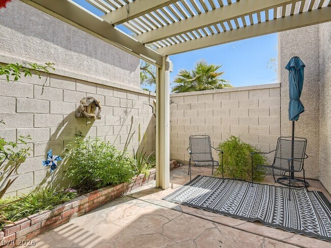 Building Photo - 1045 Grammy Dr
