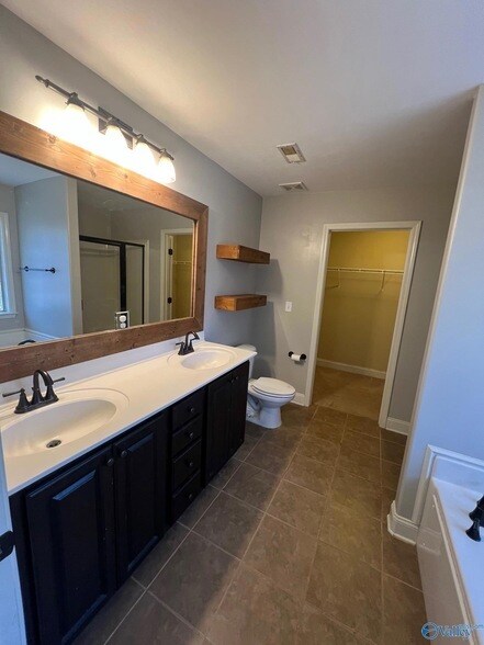 Building Photo - 206 Healey Dr