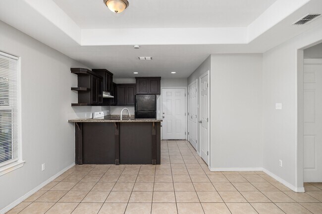 Building Photo - 1224 W Harrison Ave