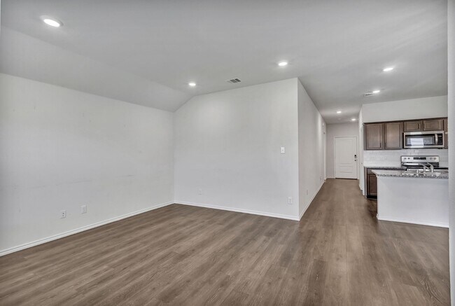 Building Photo - Royce City Home