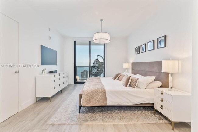 Building Photo - 1010 Brickell Ave