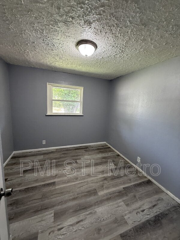 Building Photo - 10870 Spring Garden Dr