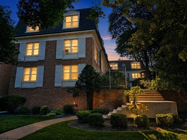 Building Photo - 2038 Sherman Ave