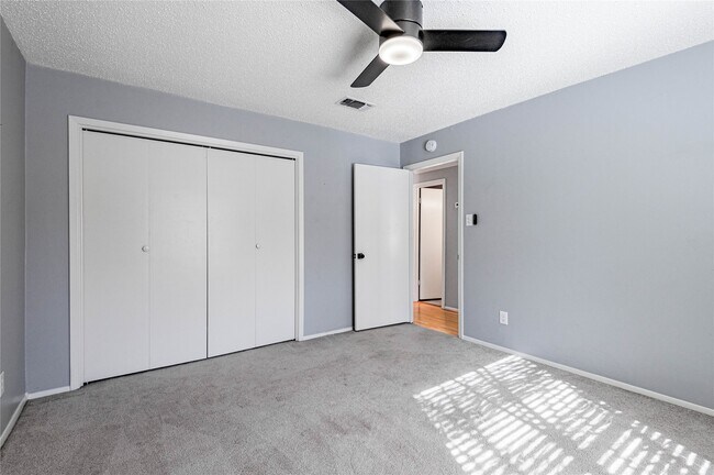 Building Photo - 514 Hickory Dr