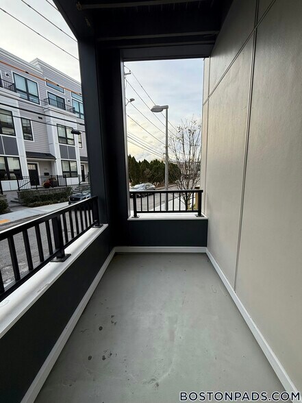 Building Photo - 199 Gardner St