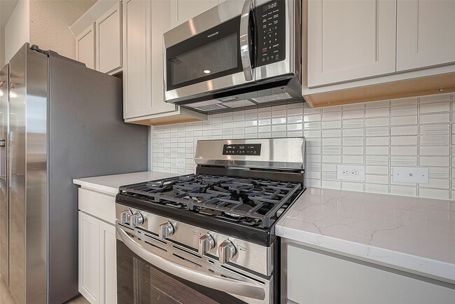 Building Photo - 27966 Western Crk Ct