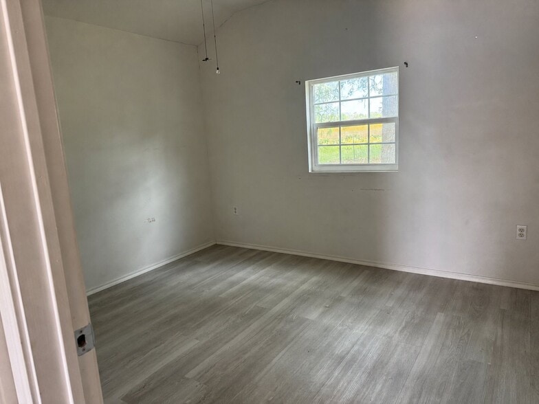 Building Photo - 685 Englehart