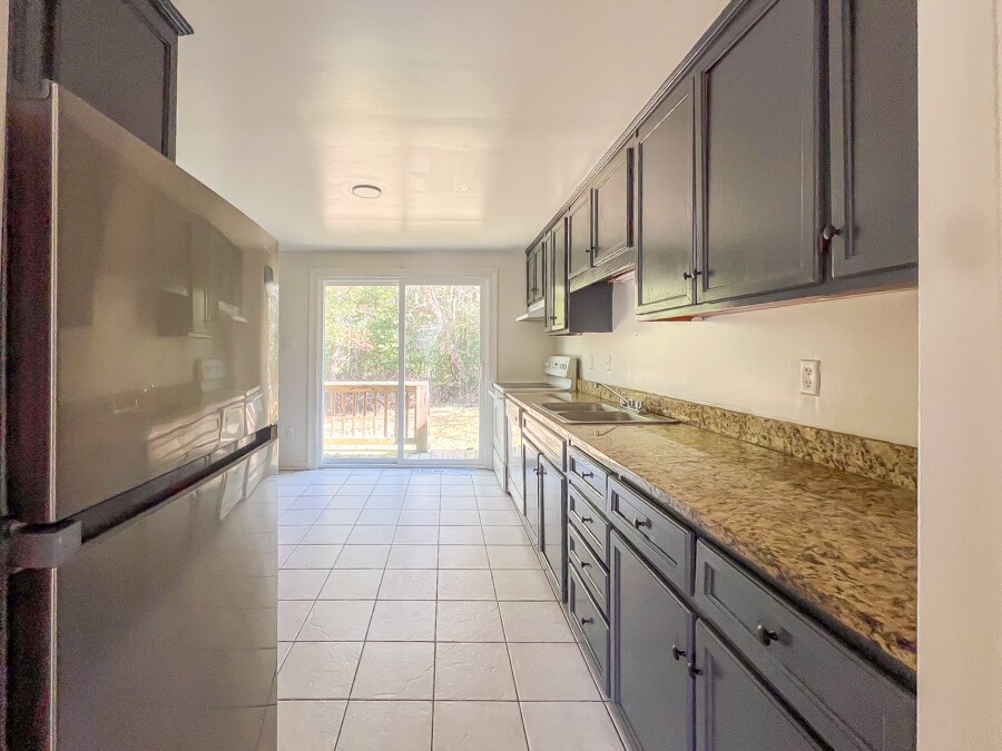 Building Photo - 39 Fox Hill Dr